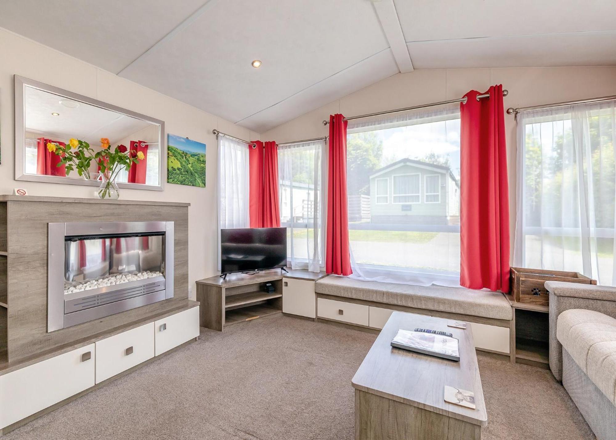 Longnor Wood Holiday Park ภายนอก รูปภาพ