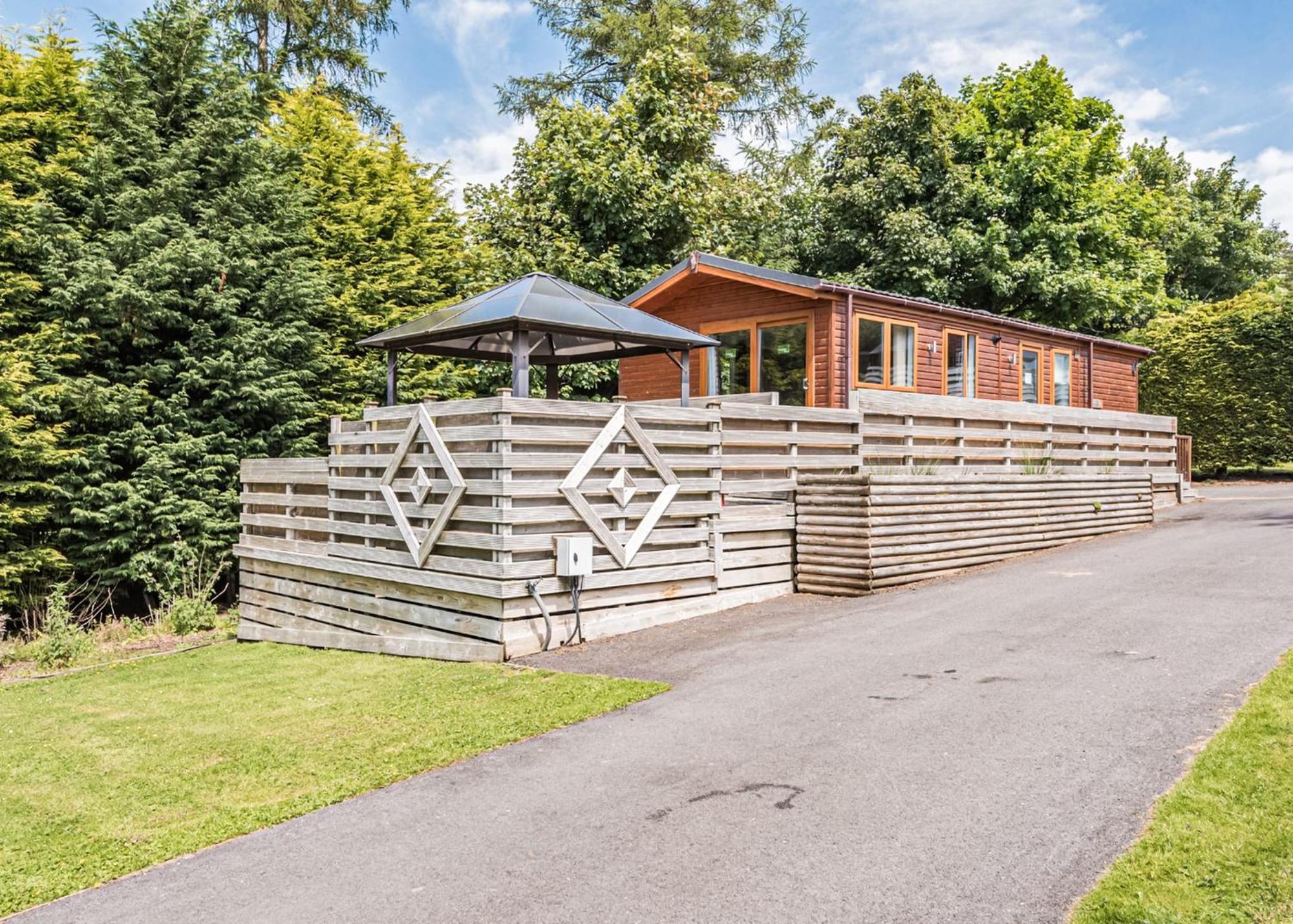 Longnor Wood Holiday Park ภายนอก รูปภาพ