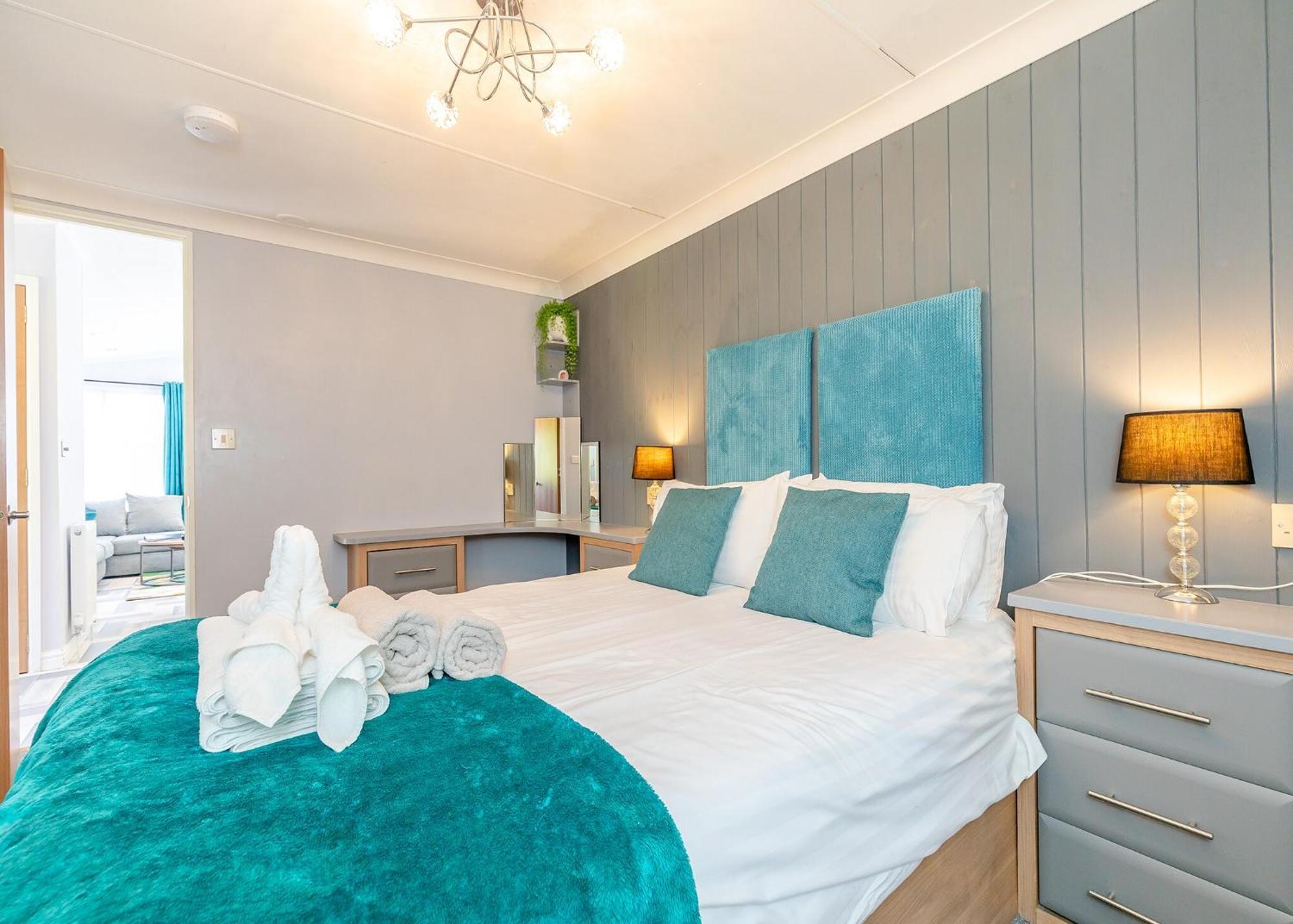 Longnor Wood Holiday Park ภายนอก รูปภาพ