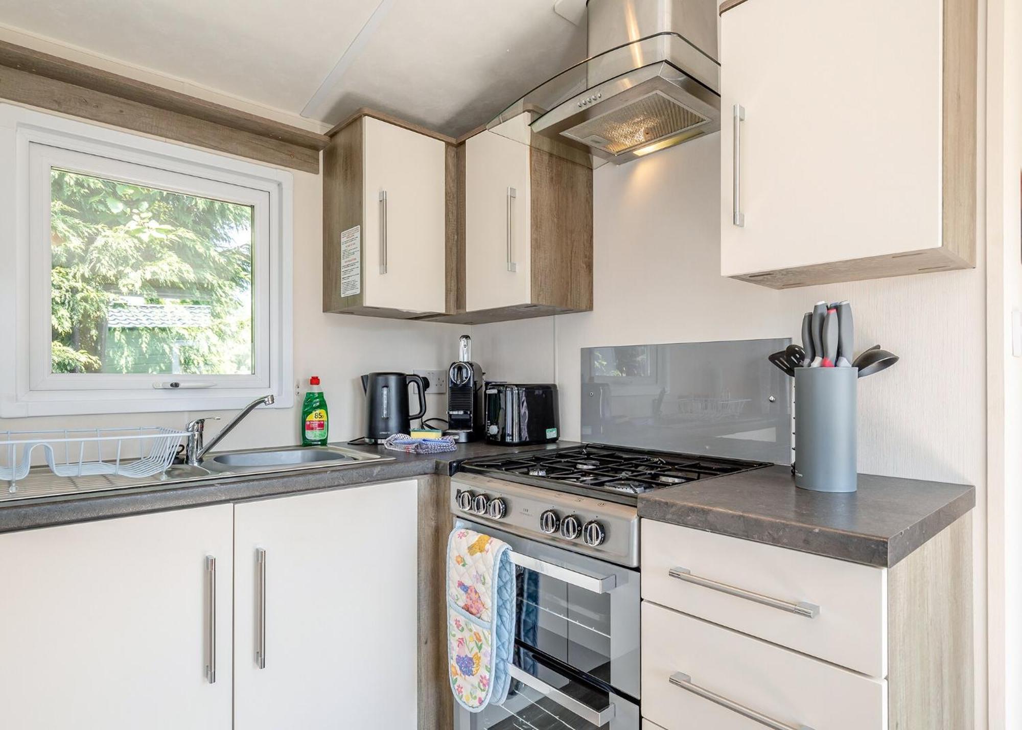 Longnor Wood Holiday Park ภายนอก รูปภาพ