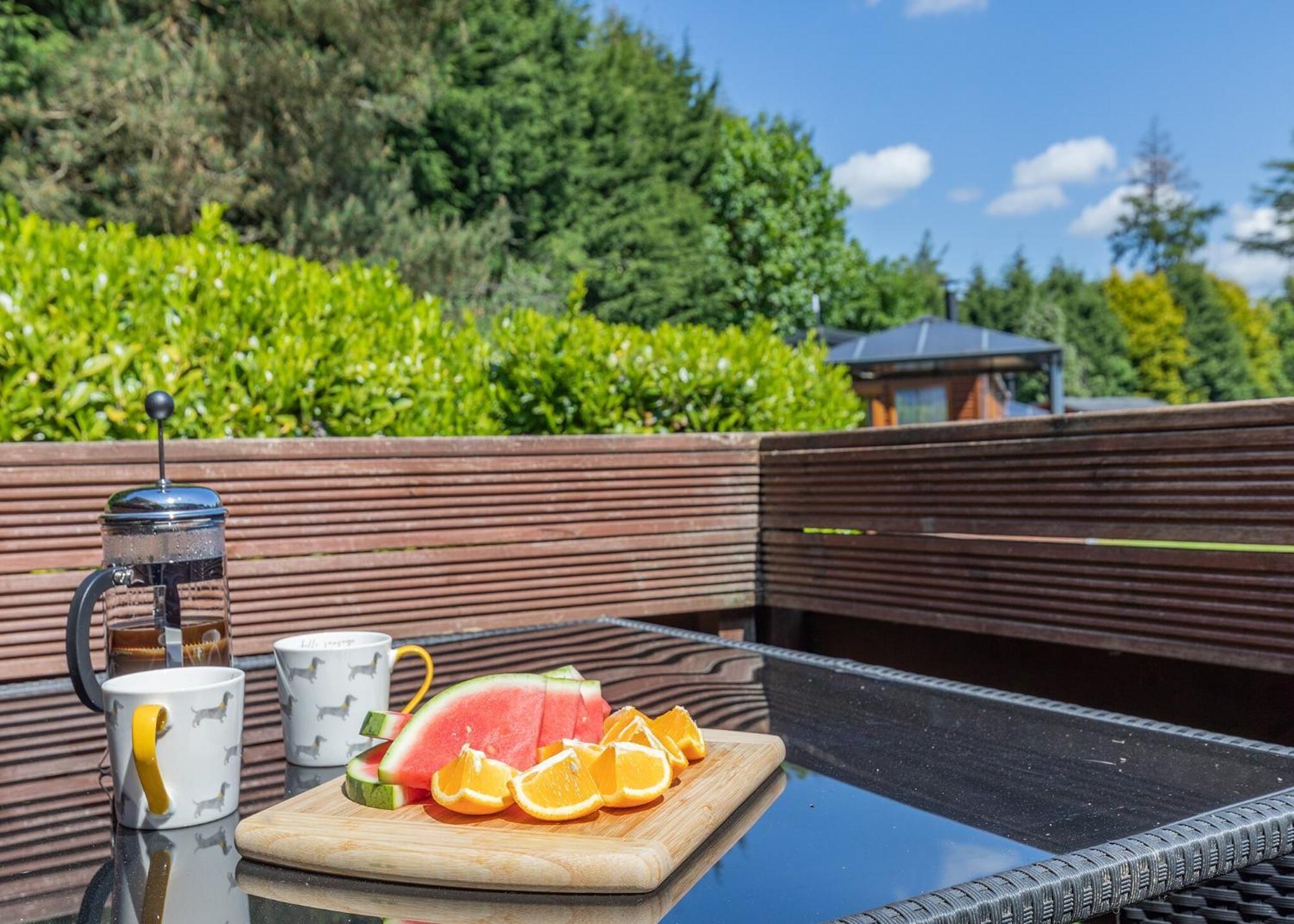 Longnor Wood Holiday Park ภายนอก รูปภาพ