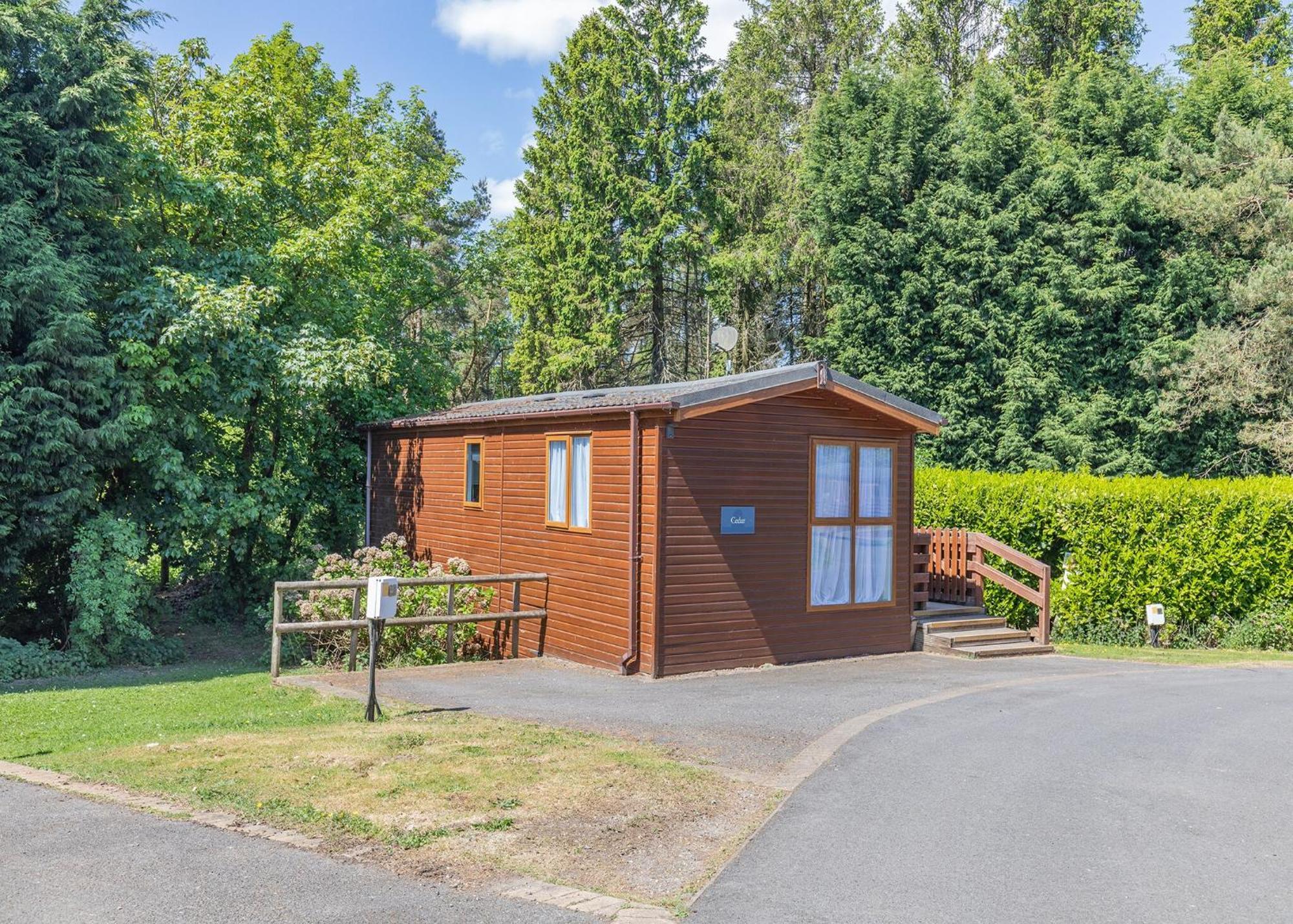 Longnor Wood Holiday Park ภายนอก รูปภาพ