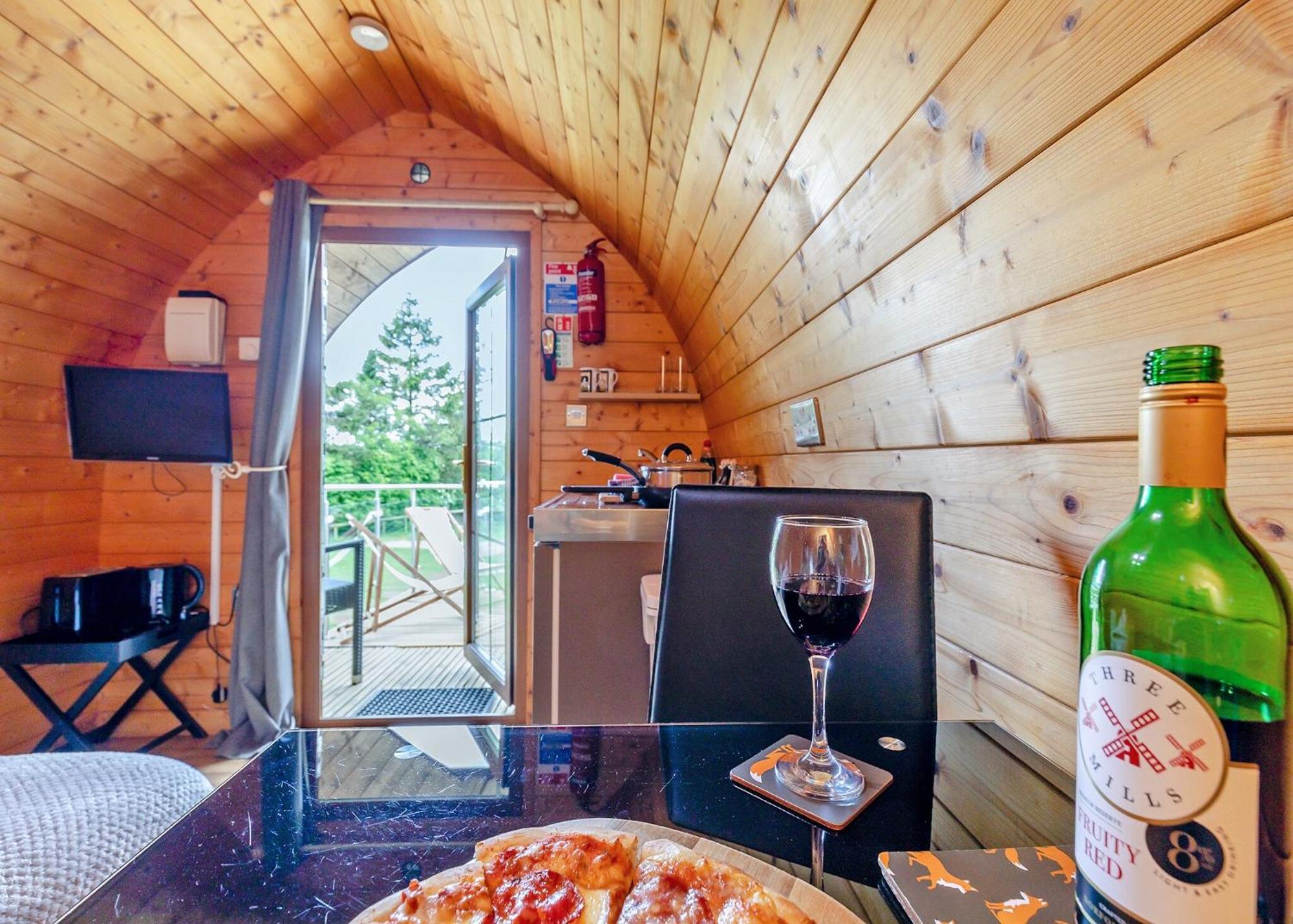 Longnor Wood Holiday Park ภายนอก รูปภาพ