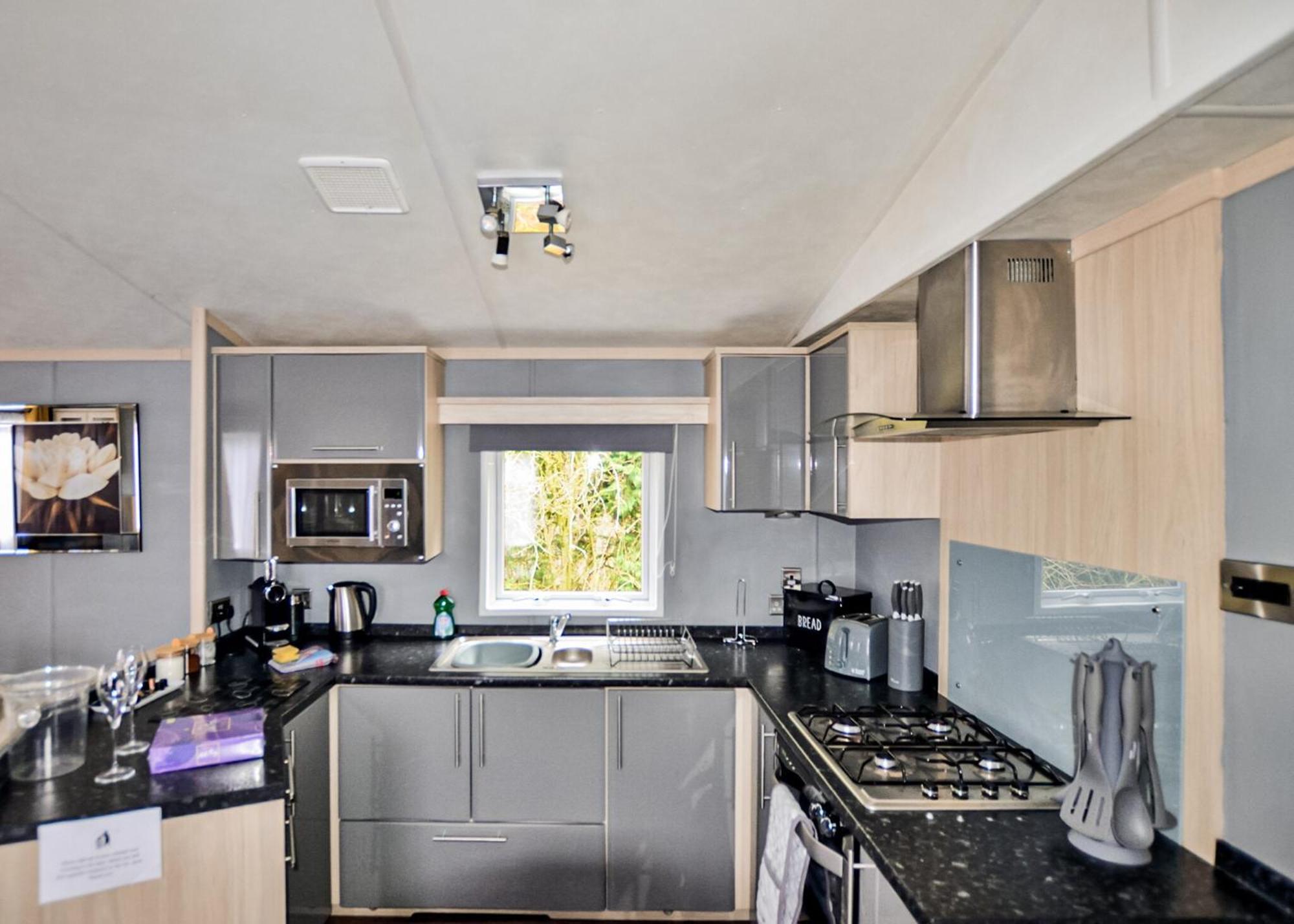 Longnor Wood Holiday Park ภายนอก รูปภาพ