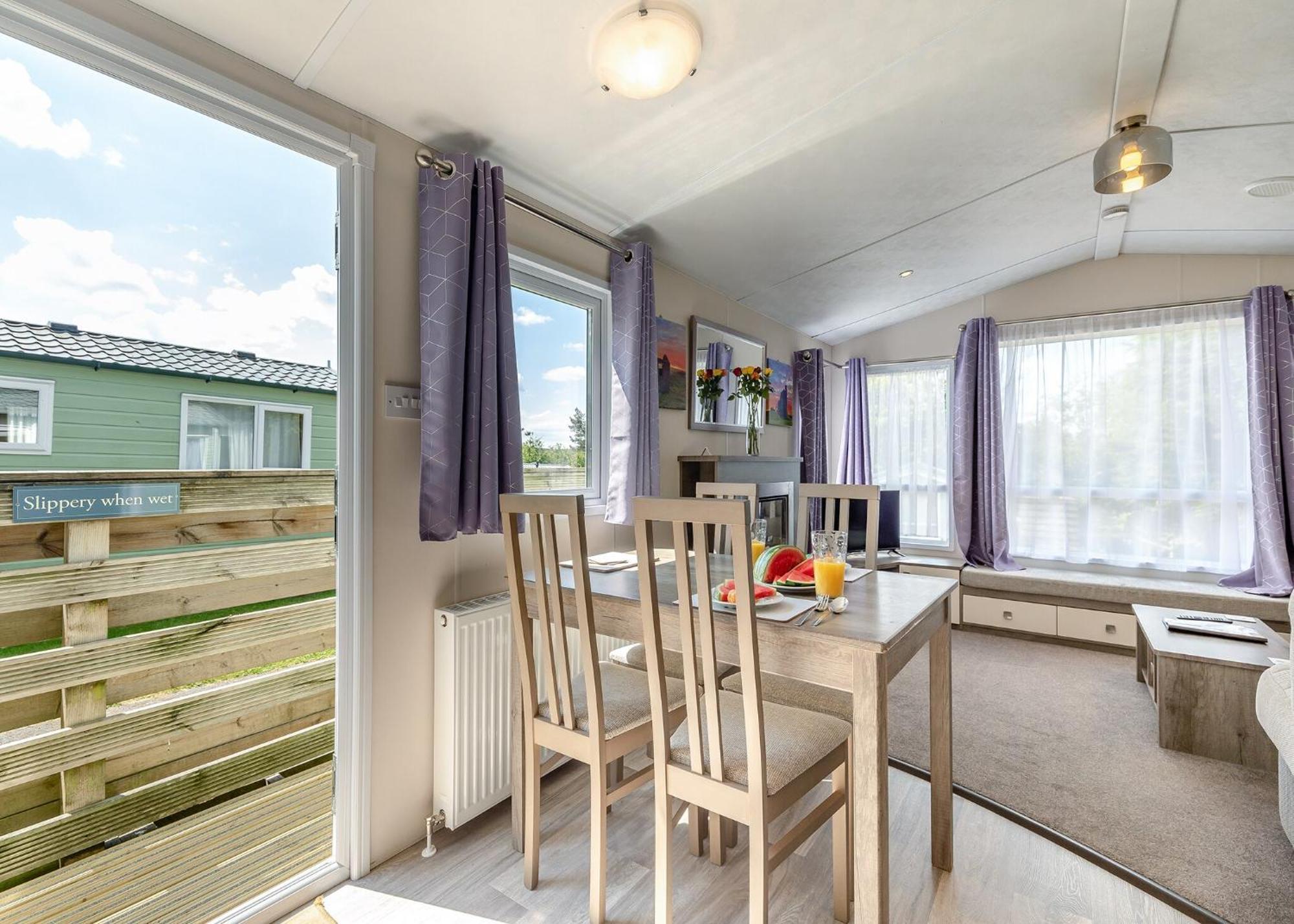 Longnor Wood Holiday Park ภายนอก รูปภาพ