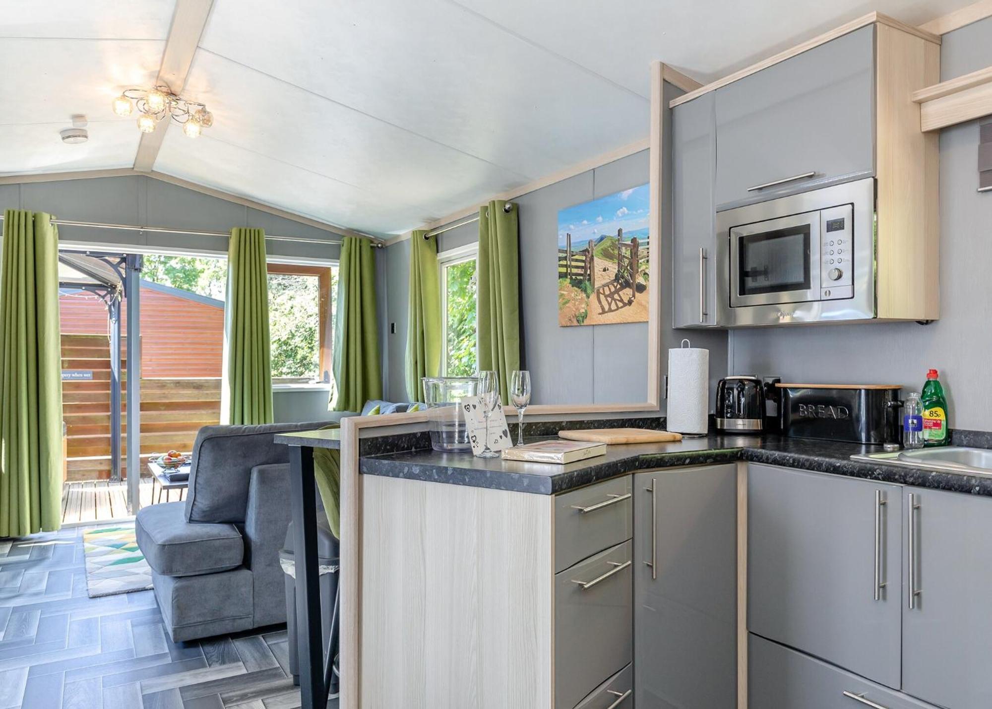 Longnor Wood Holiday Park ภายนอก รูปภาพ