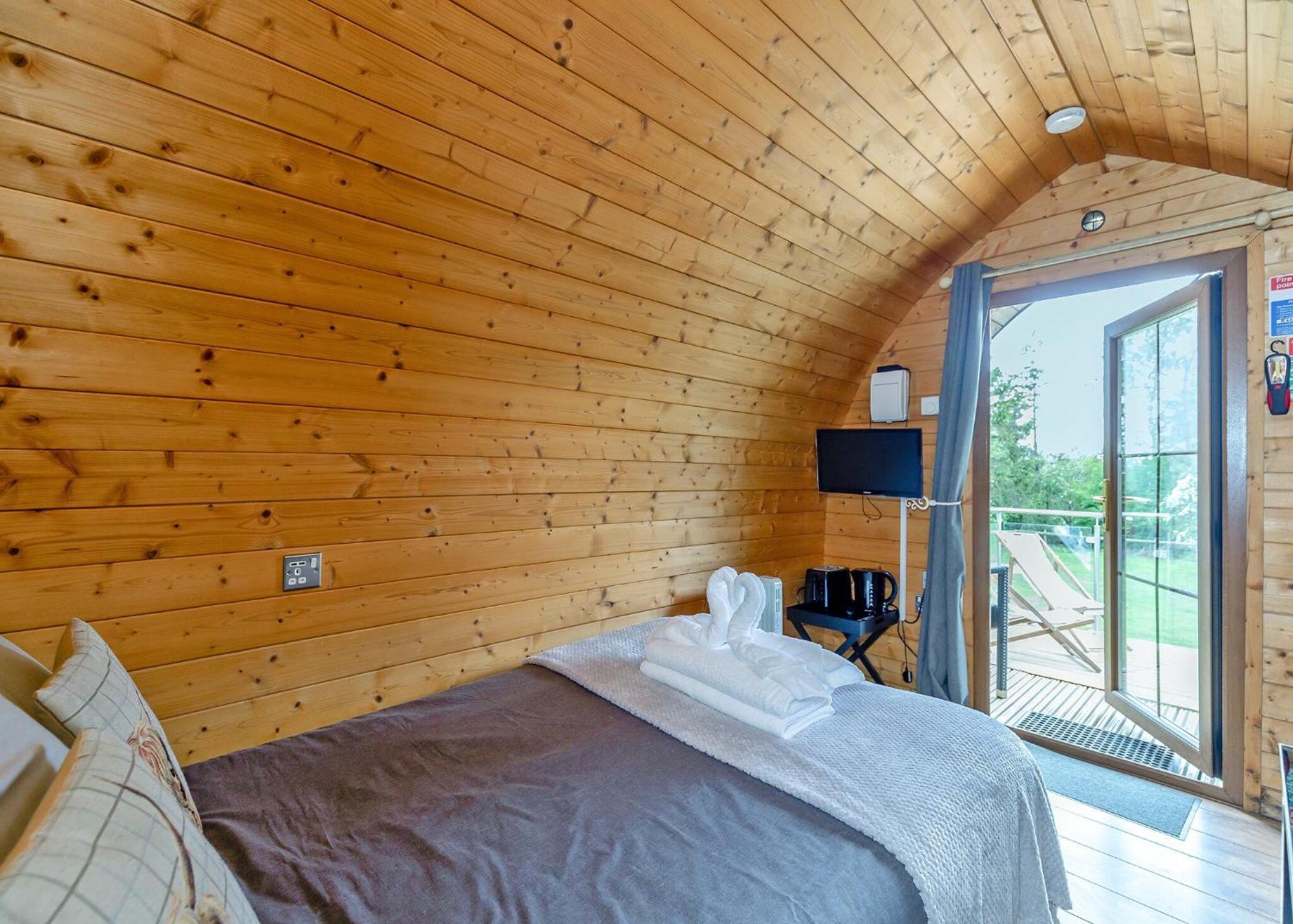 Longnor Wood Holiday Park ภายนอก รูปภาพ