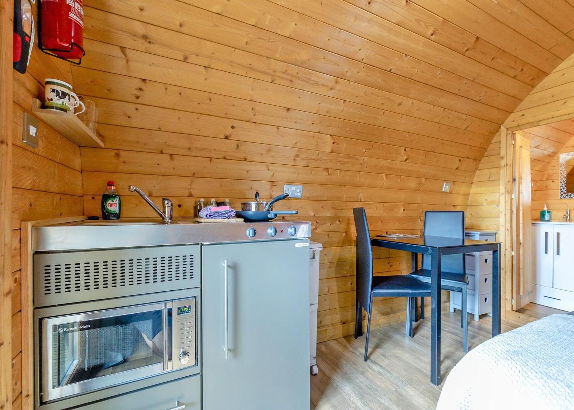 Longnor Wood Holiday Park ภายนอก รูปภาพ