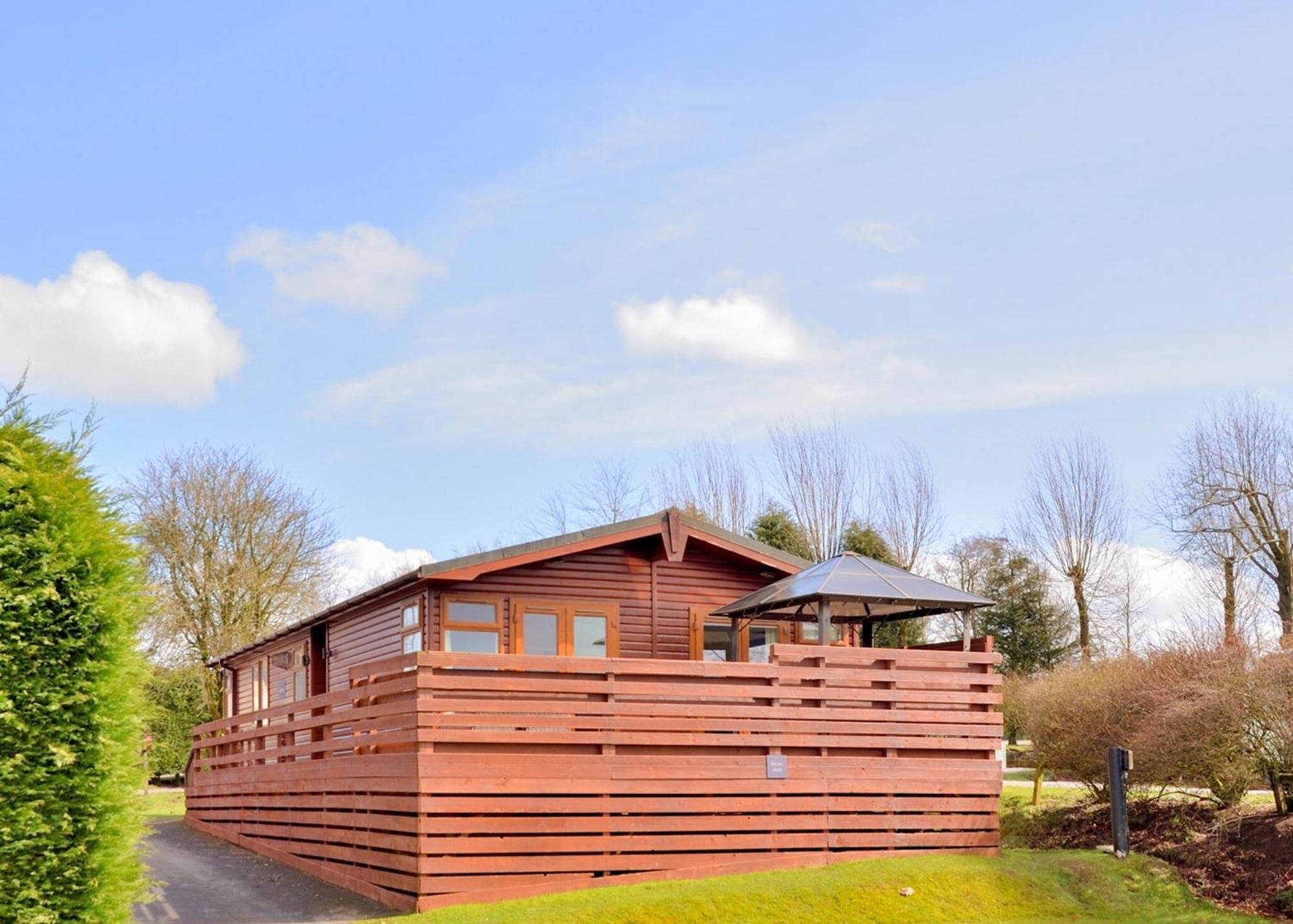 Longnor Wood Holiday Park ภายนอก รูปภาพ