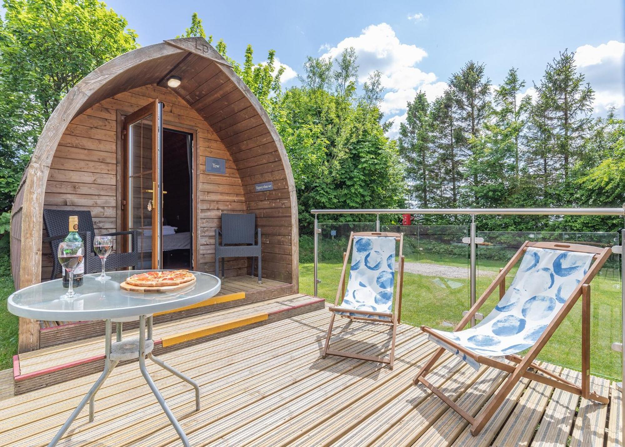 Longnor Wood Holiday Park ภายนอก รูปภาพ