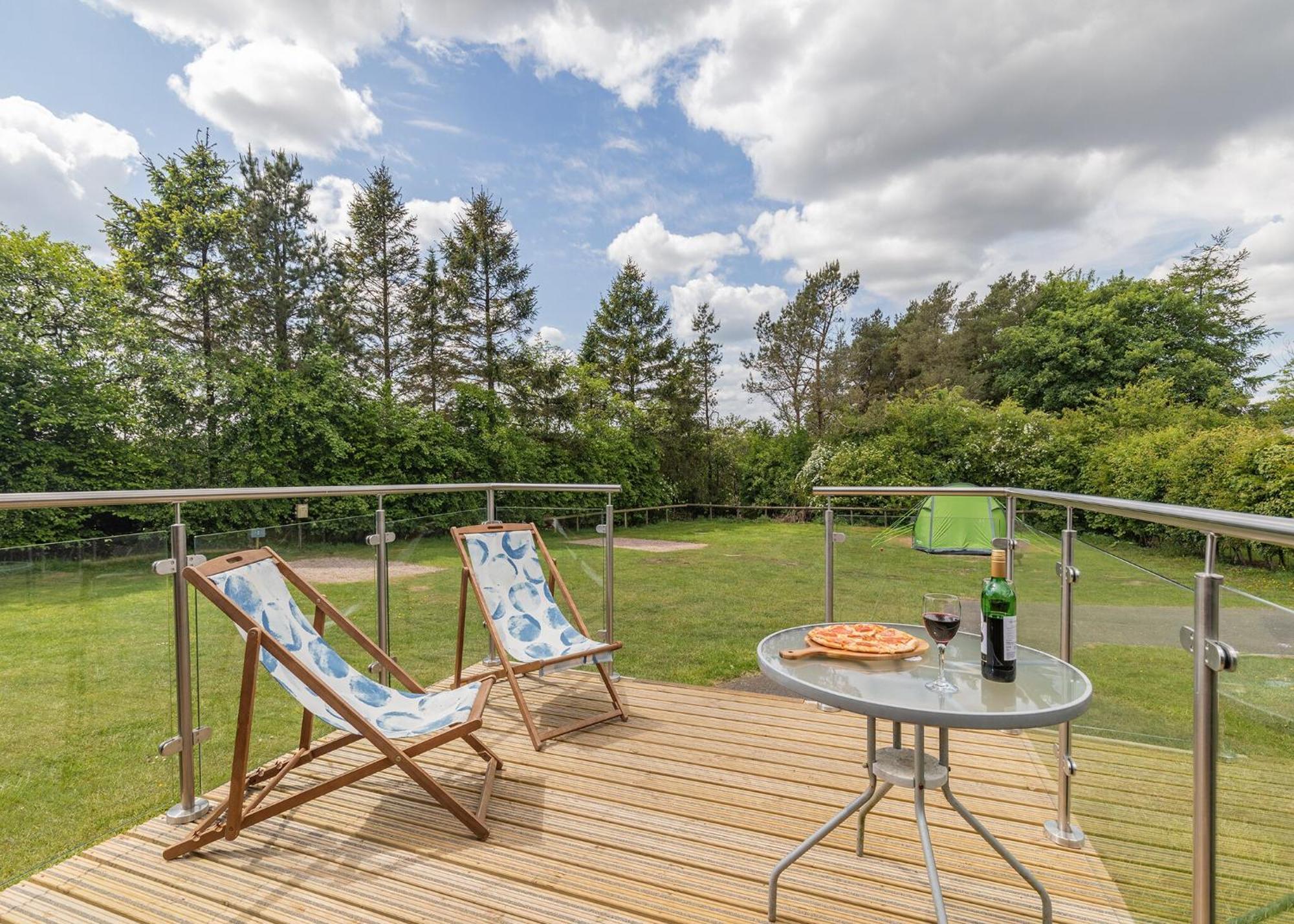 Longnor Wood Holiday Park ภายนอก รูปภาพ