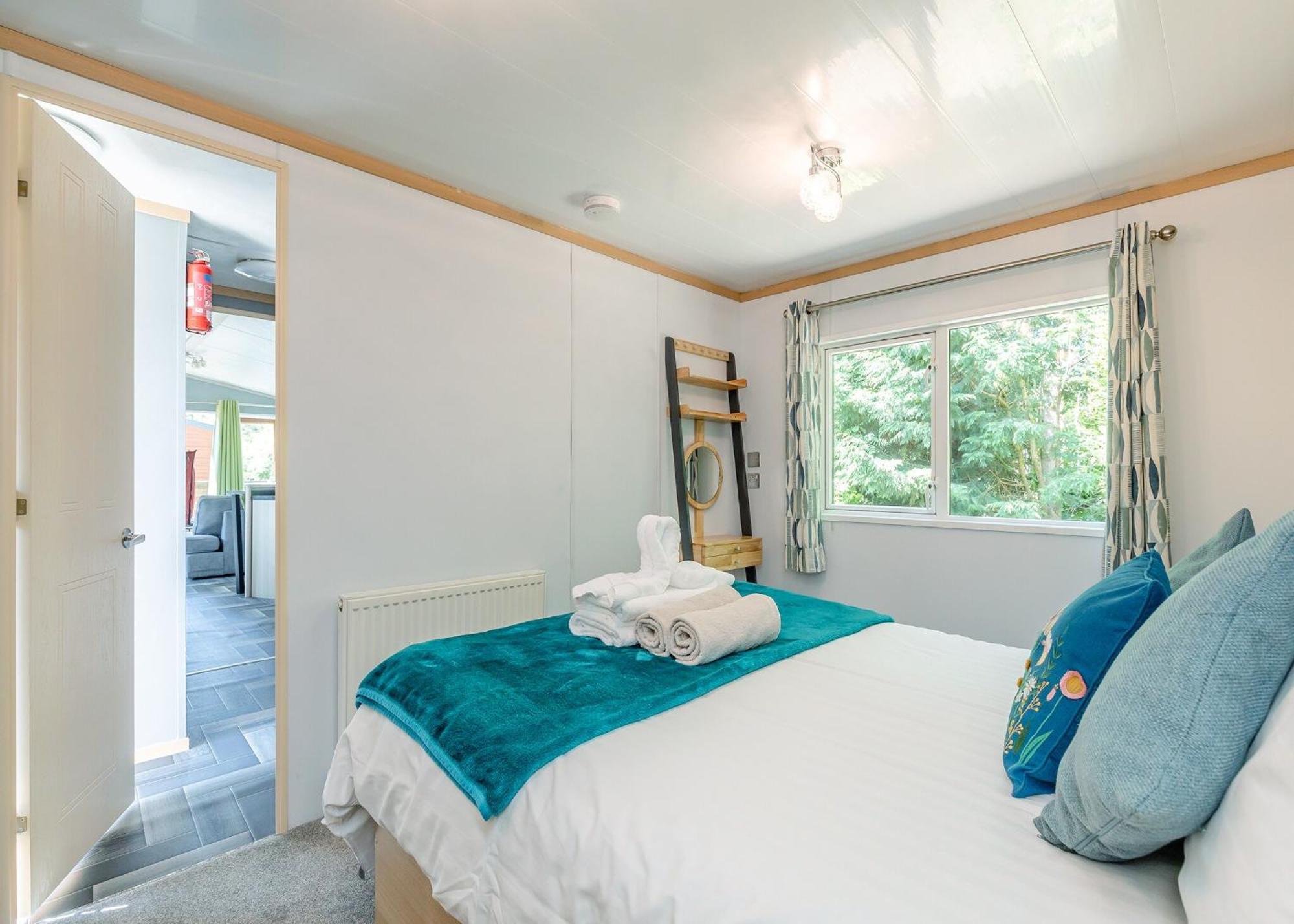 Longnor Wood Holiday Park ภายนอก รูปภาพ