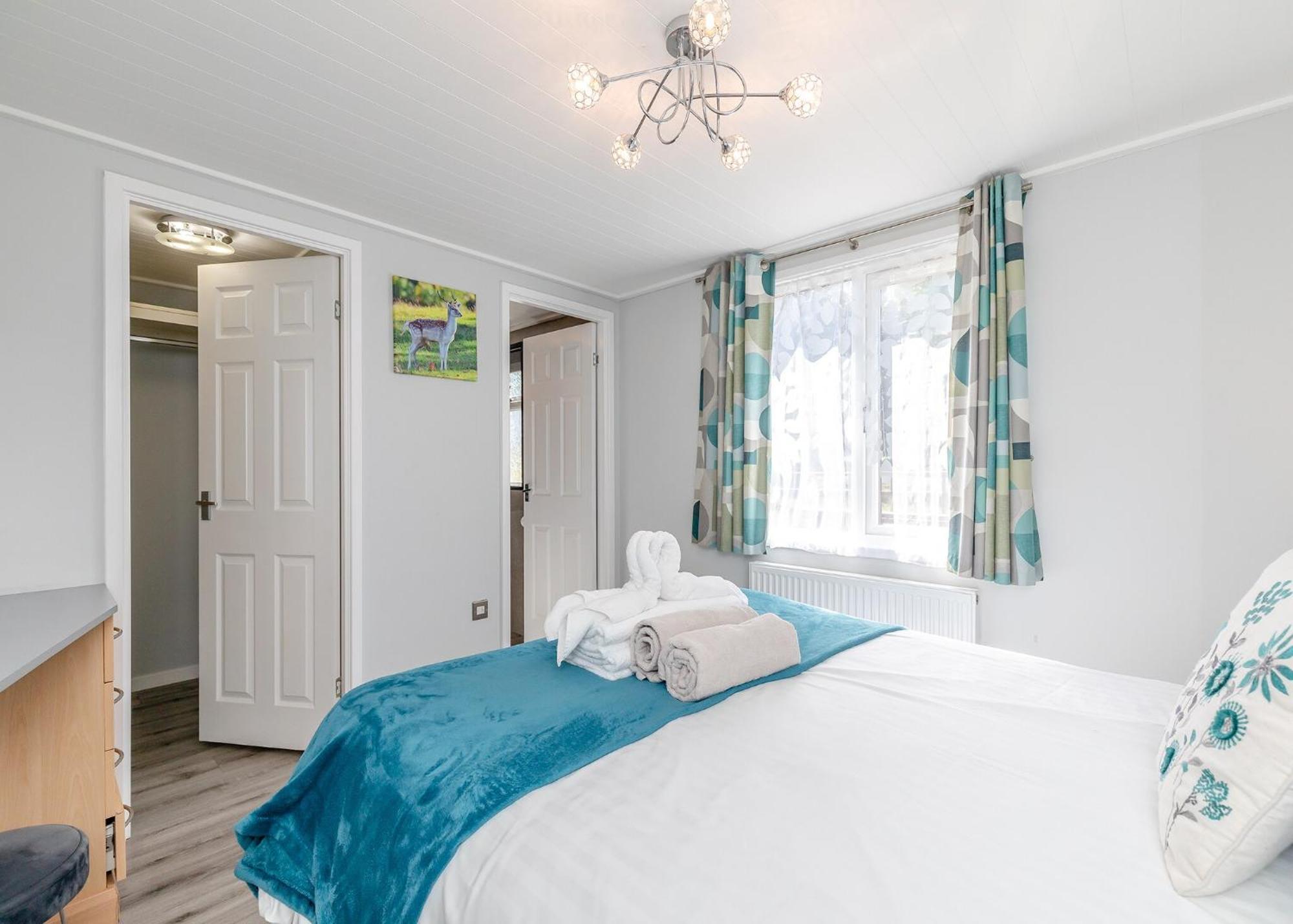 Longnor Wood Holiday Park ภายนอก รูปภาพ