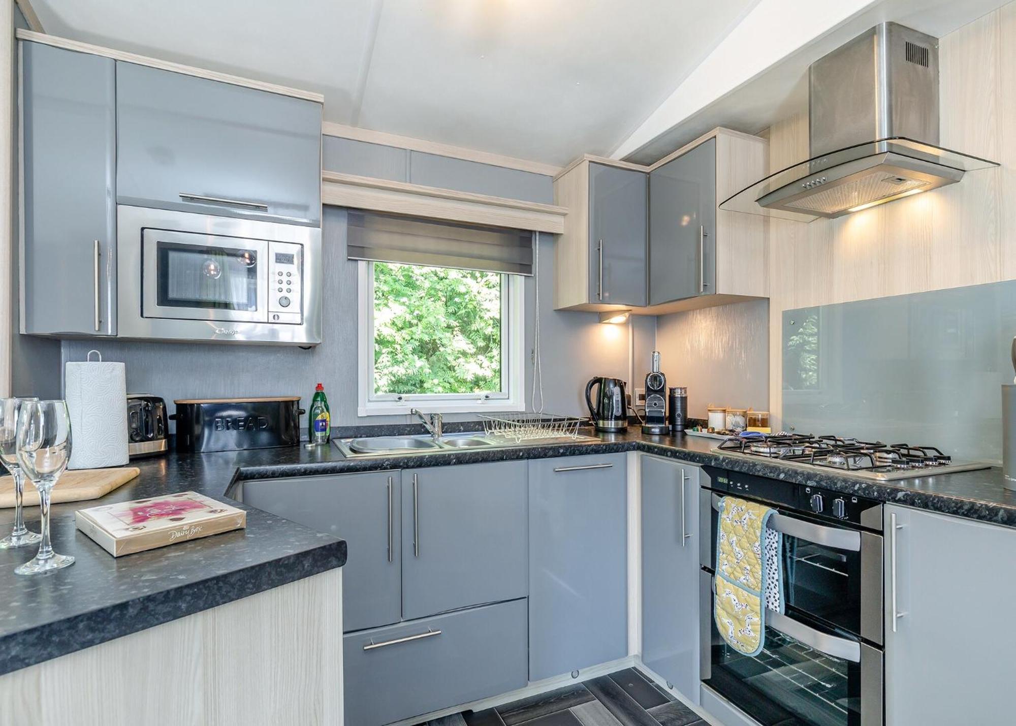 Longnor Wood Holiday Park ภายนอก รูปภาพ
