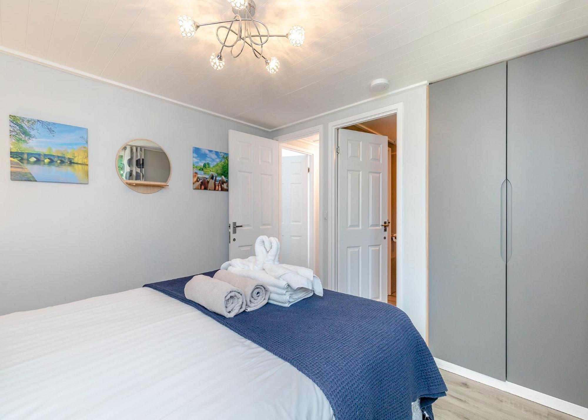 Longnor Wood Holiday Park ภายนอก รูปภาพ