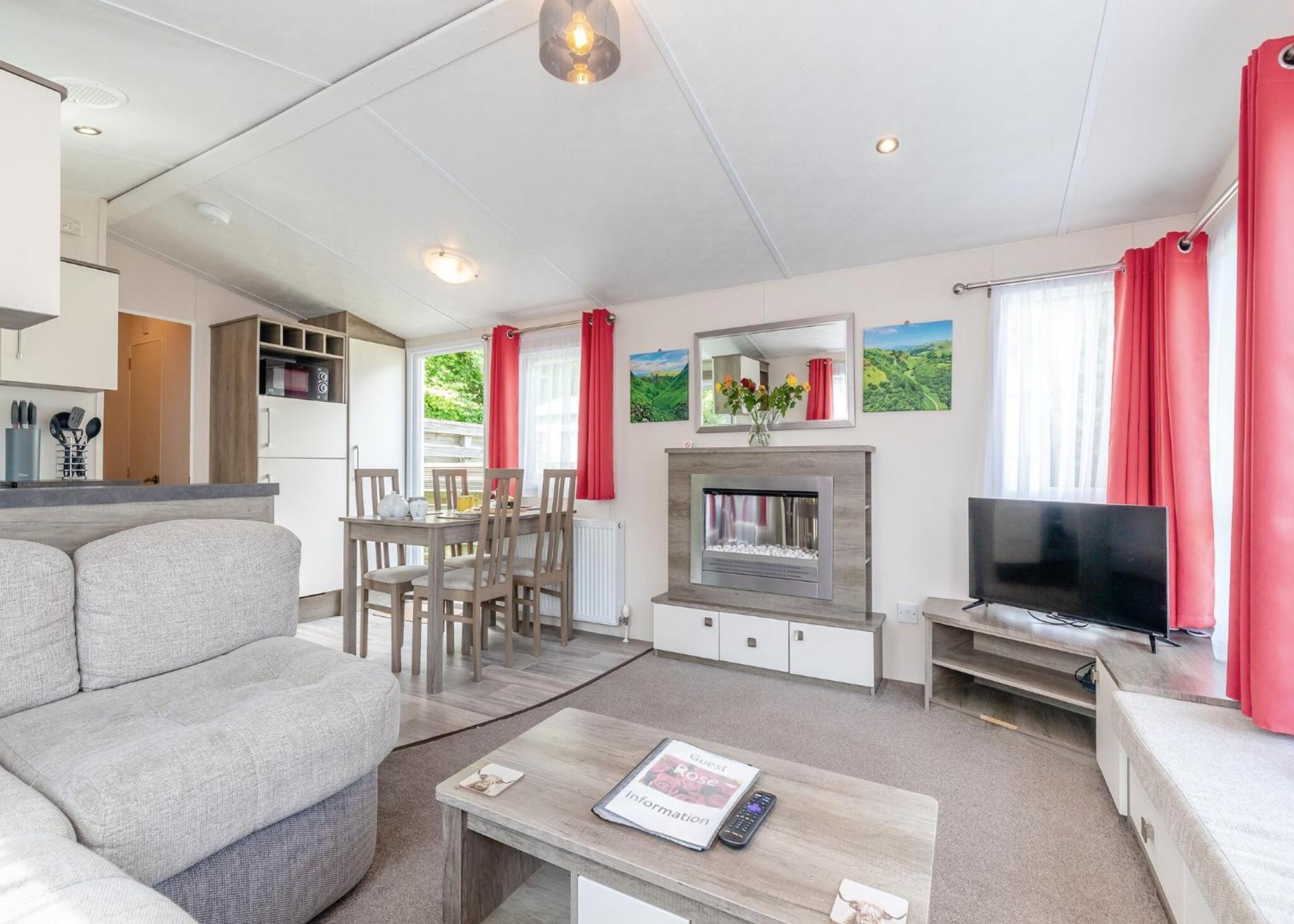Longnor Wood Holiday Park ภายนอก รูปภาพ