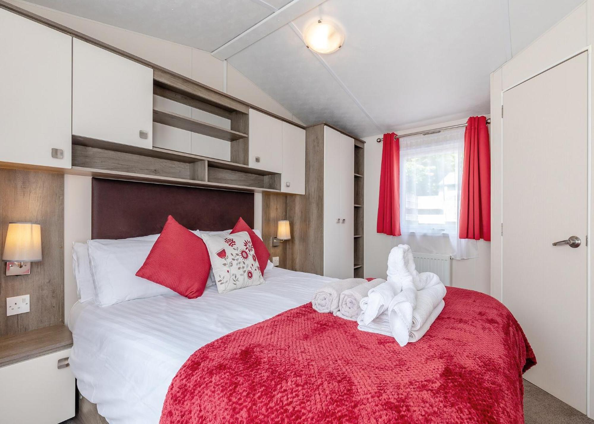 Longnor Wood Holiday Park ภายนอก รูปภาพ
