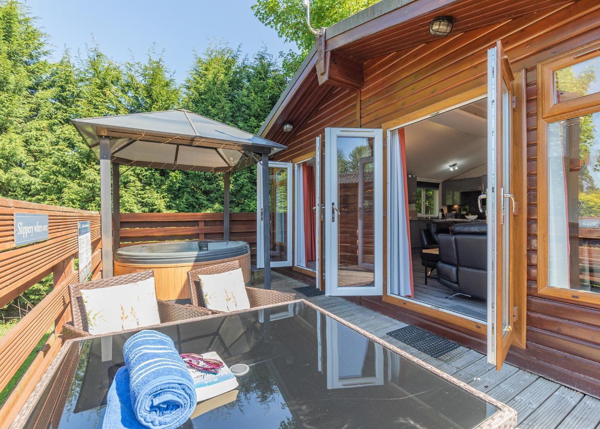 Longnor Wood Holiday Park ภายนอก รูปภาพ