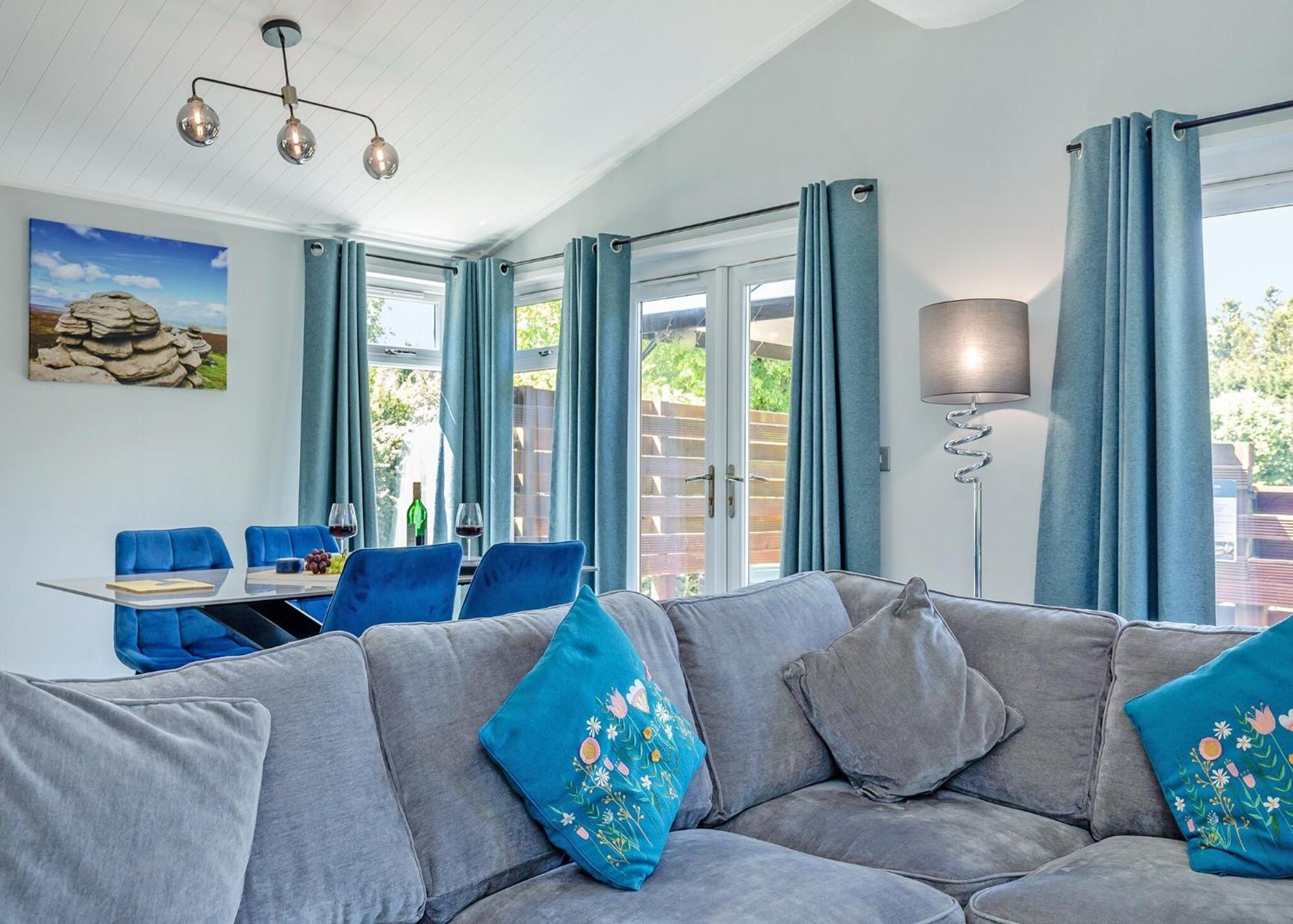 Longnor Wood Holiday Park ภายนอก รูปภาพ