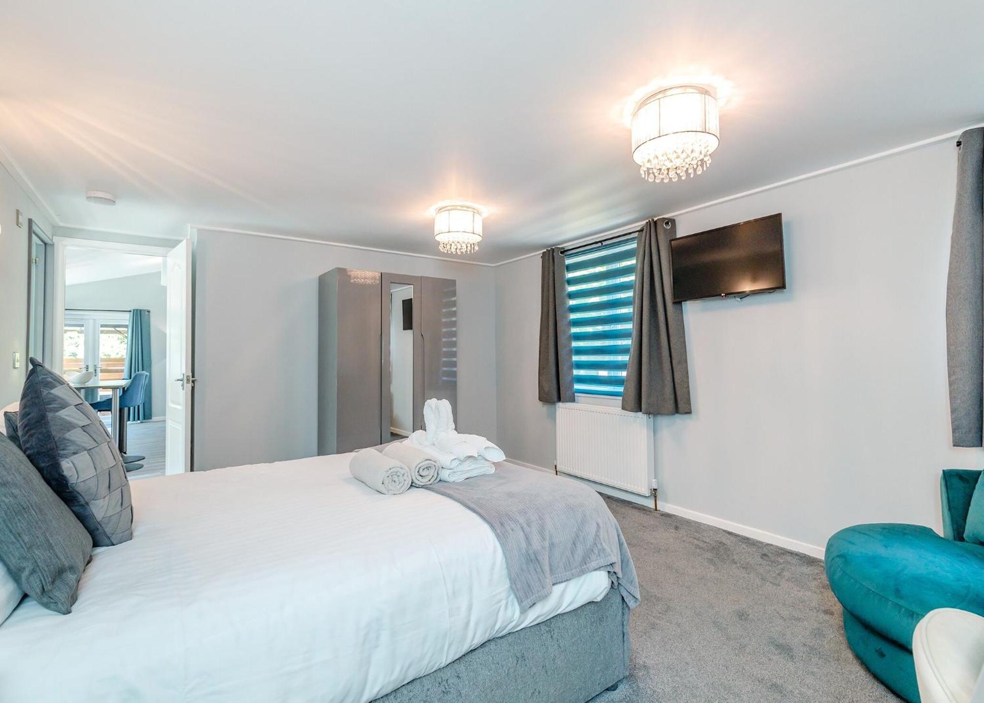 Longnor Wood Holiday Park ภายนอก รูปภาพ